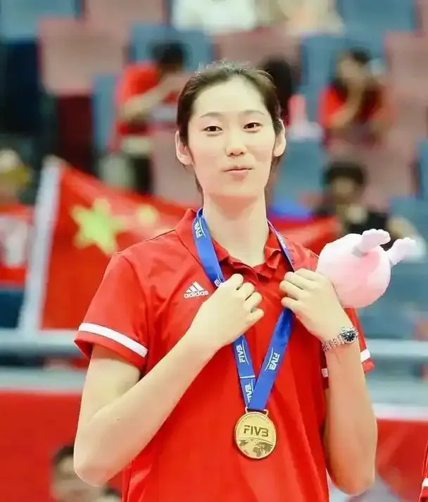 网友爆料朱婷下赛季或回国,未来成教练!尊重她的一切决定|庄宇珊|中国女排|吴梦洁|张蓉芳|金软景_新浪体育_新浪新闻