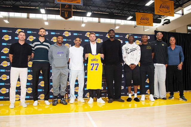 东契奇拼尽全力无法赢球!哈姆见到迥然不同的字母哥?